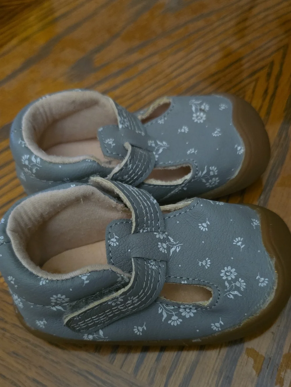 Trio Of Baby Shoes Sz 2 And 2.5